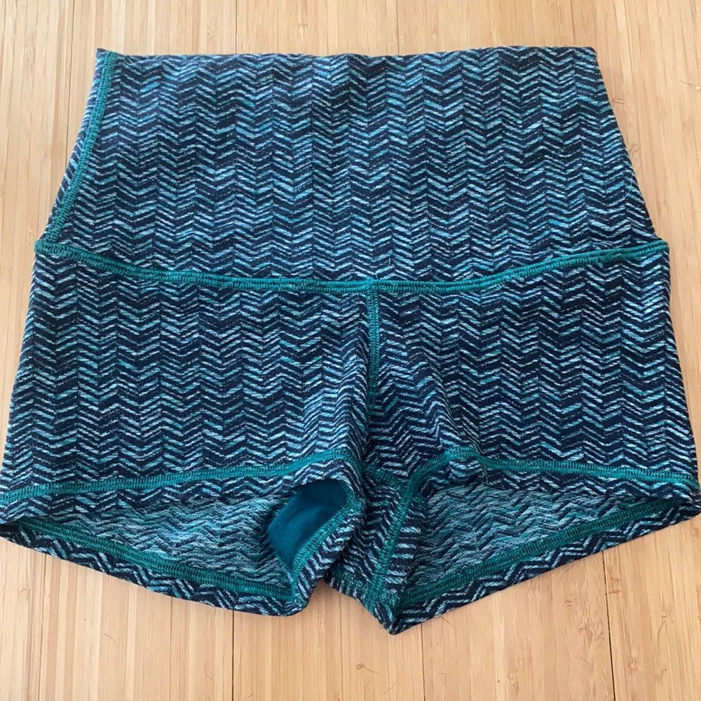 Lululemon shortie biker short